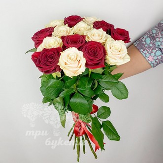 Букет из красных и белых роз Букет из красных и белых роз