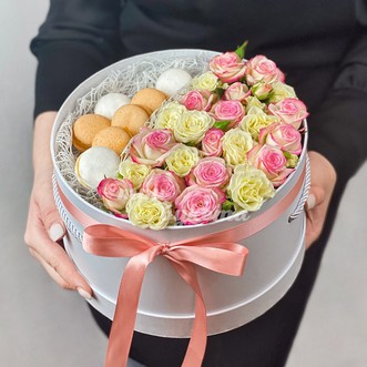 7 макарун с кустовыми розами