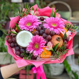 Букет из фруктов и гербер
