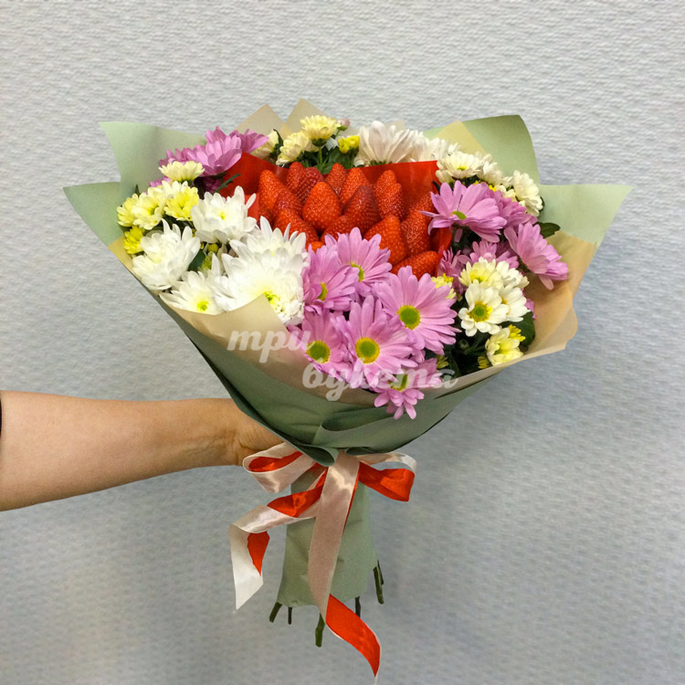 Букет из клубники и хризантем (доп. фото)