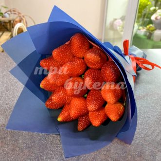 Букет из 19 ягод клубники