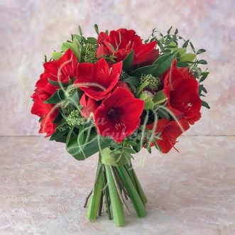 Букет из амариллисов и орхидей