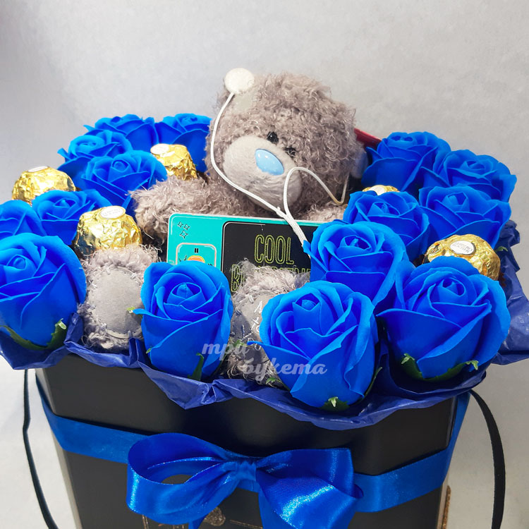 sinie-mylnye-rozy-s-mishkoj-v-korobke-2